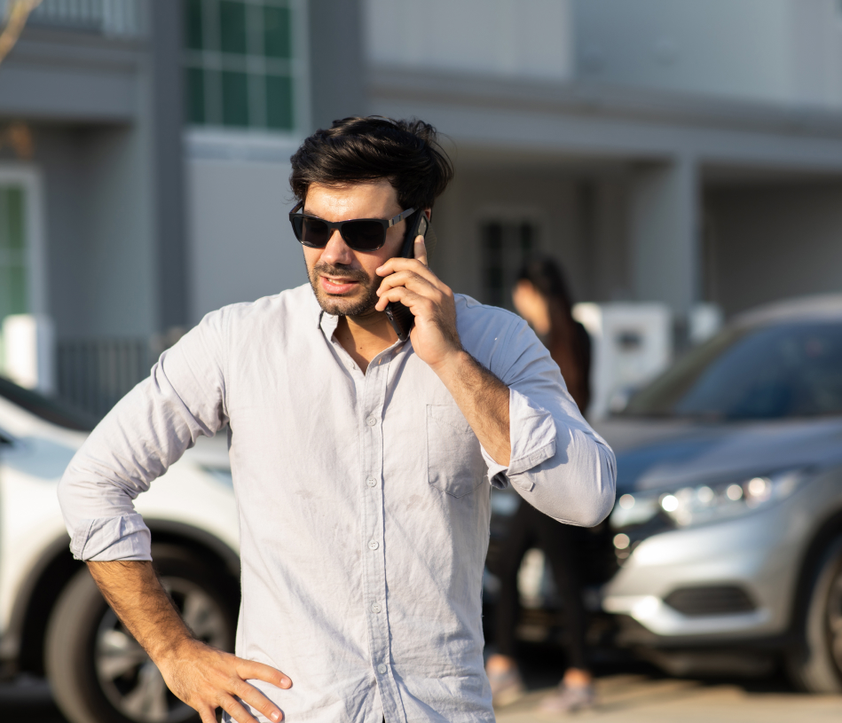 St. Louis uninsured & underinsured Lawyers. Man on phone.