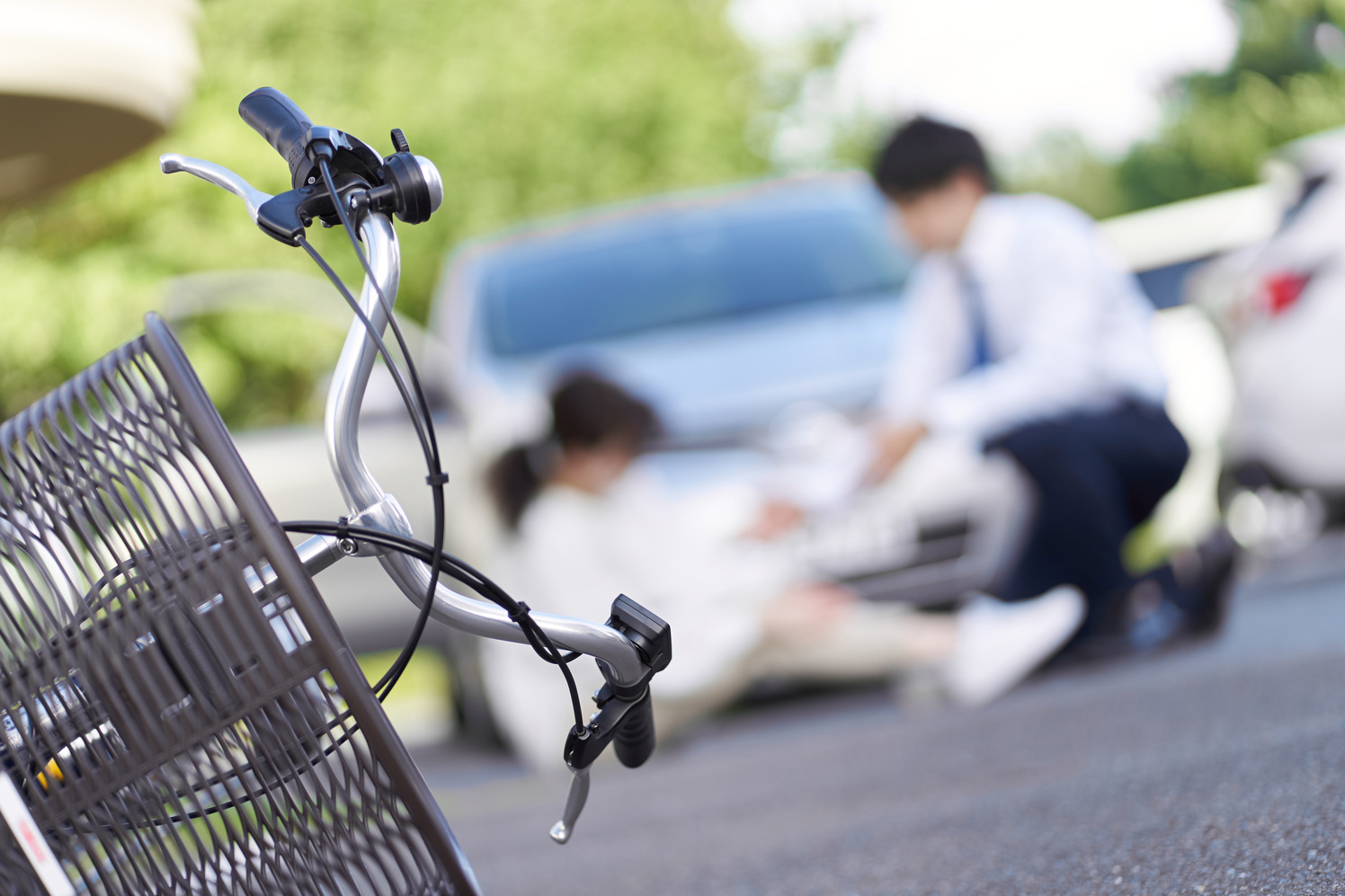 Bicycle and car traffic accident. St. Louis Bicycle Accident Lawyers.